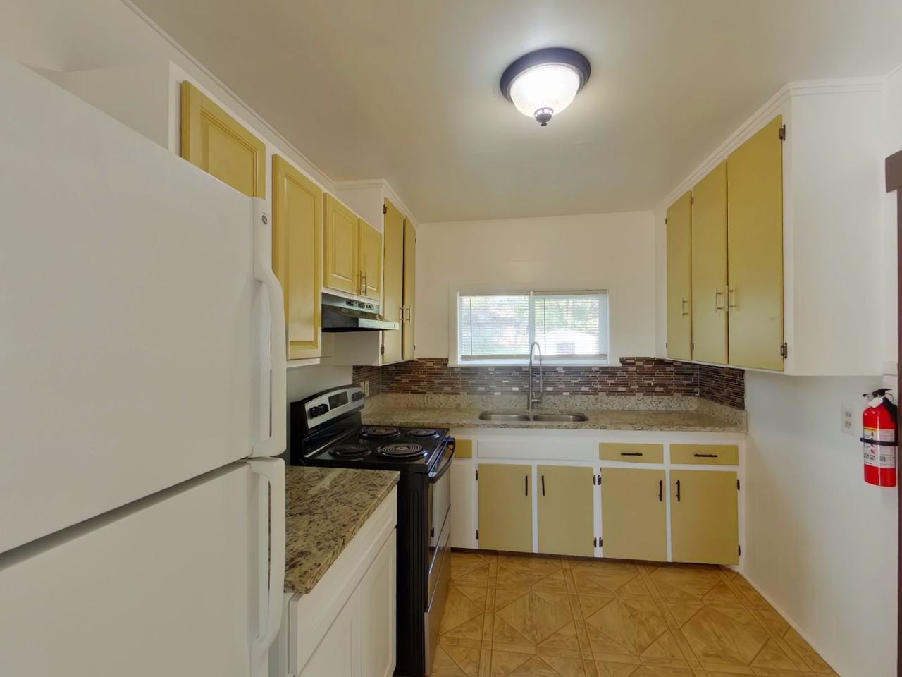 845 N Edgemoor St - Photo 4 of 17