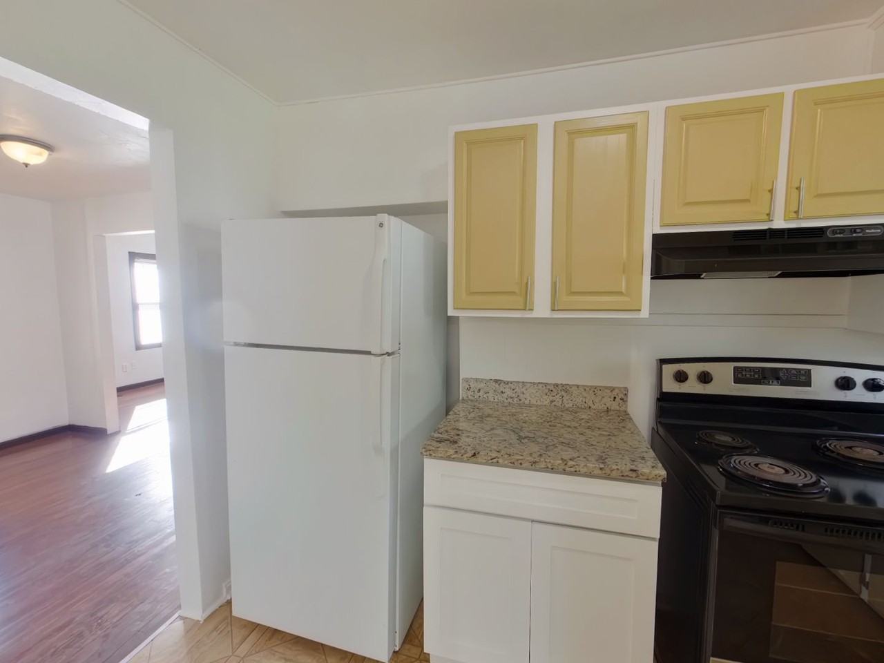 845 N Edgemoor St - Photo 5 of 17