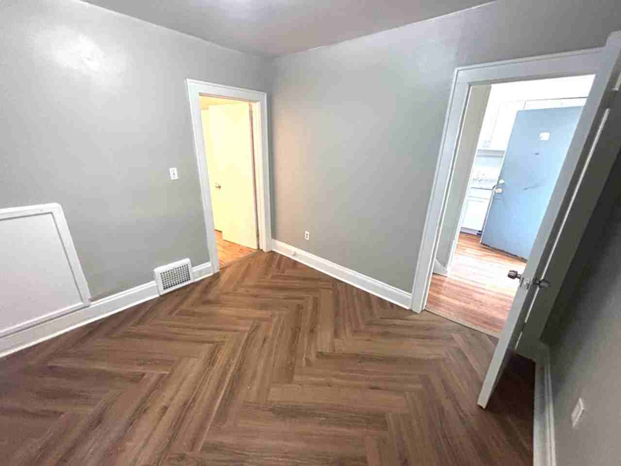875 E Crosier St - Photo 2 of 10