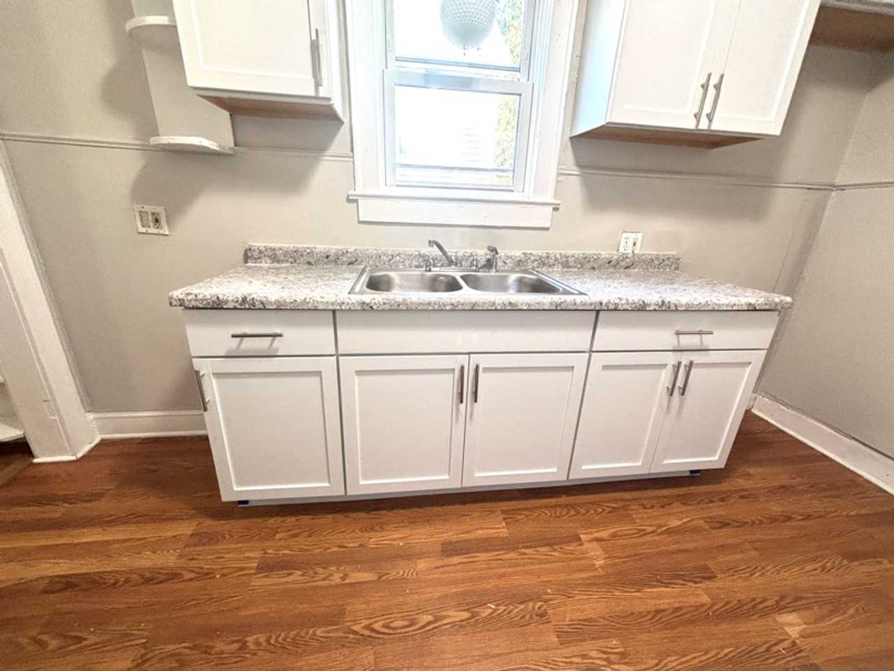 875 E Crosier St - Photo 3 of 10