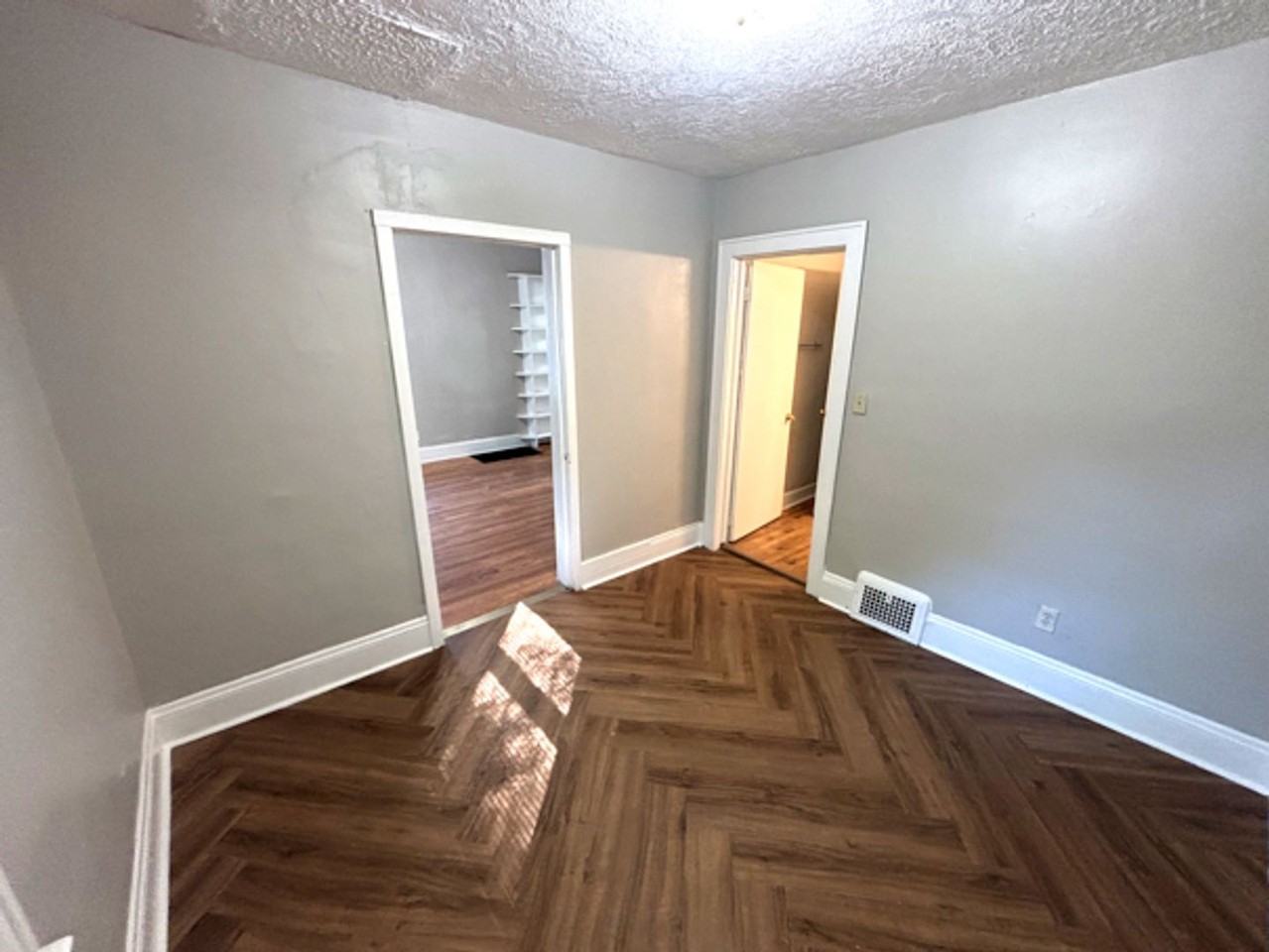 875 E Crosier St - Photo 5 of 10