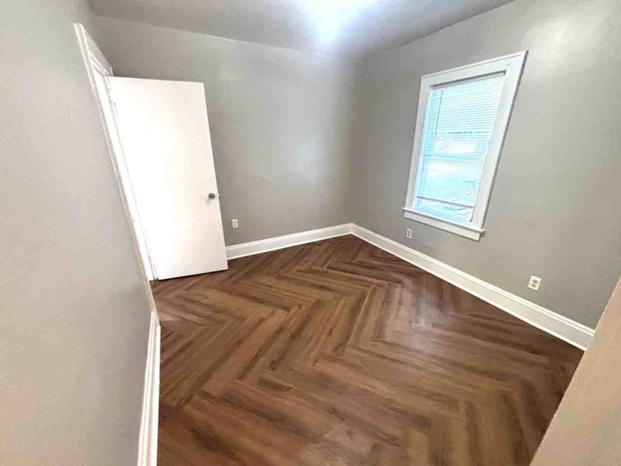 875 E Crosier St - Photo 6 of 10