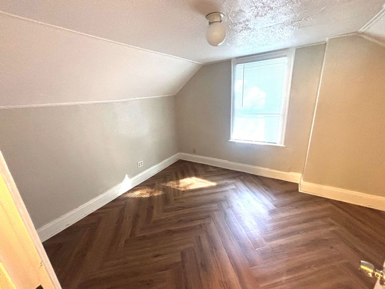 875 E Crosier St - Photo 7 of 10