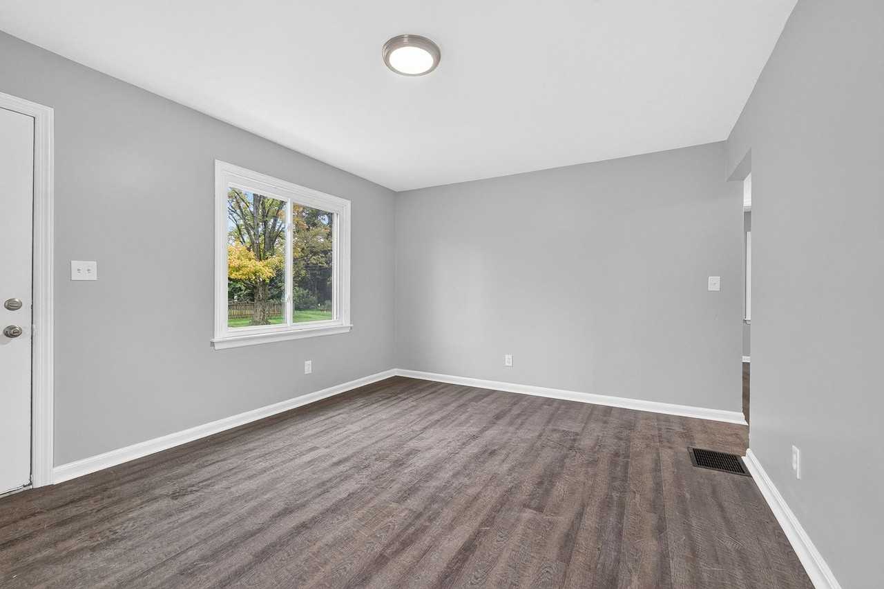 734 Arlington Ave - Photo 3 of 20