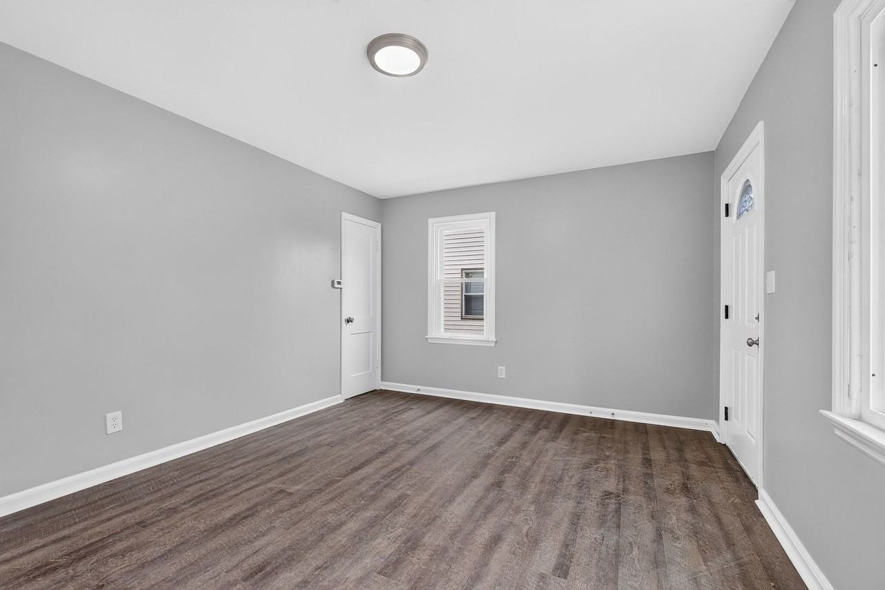 734 Arlington Ave - Photo 4 of 20