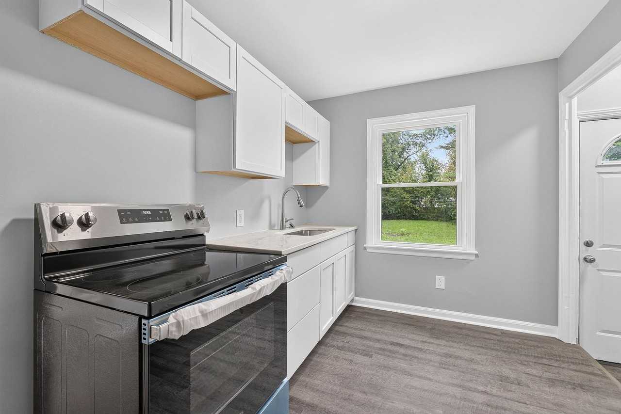 734 Arlington Ave - Photo 7 of 20