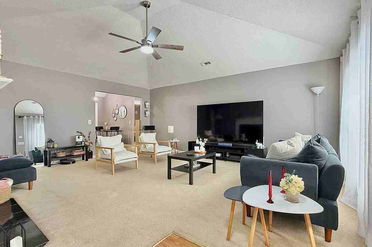 193 River Bend Dr - Photo 2 of 36