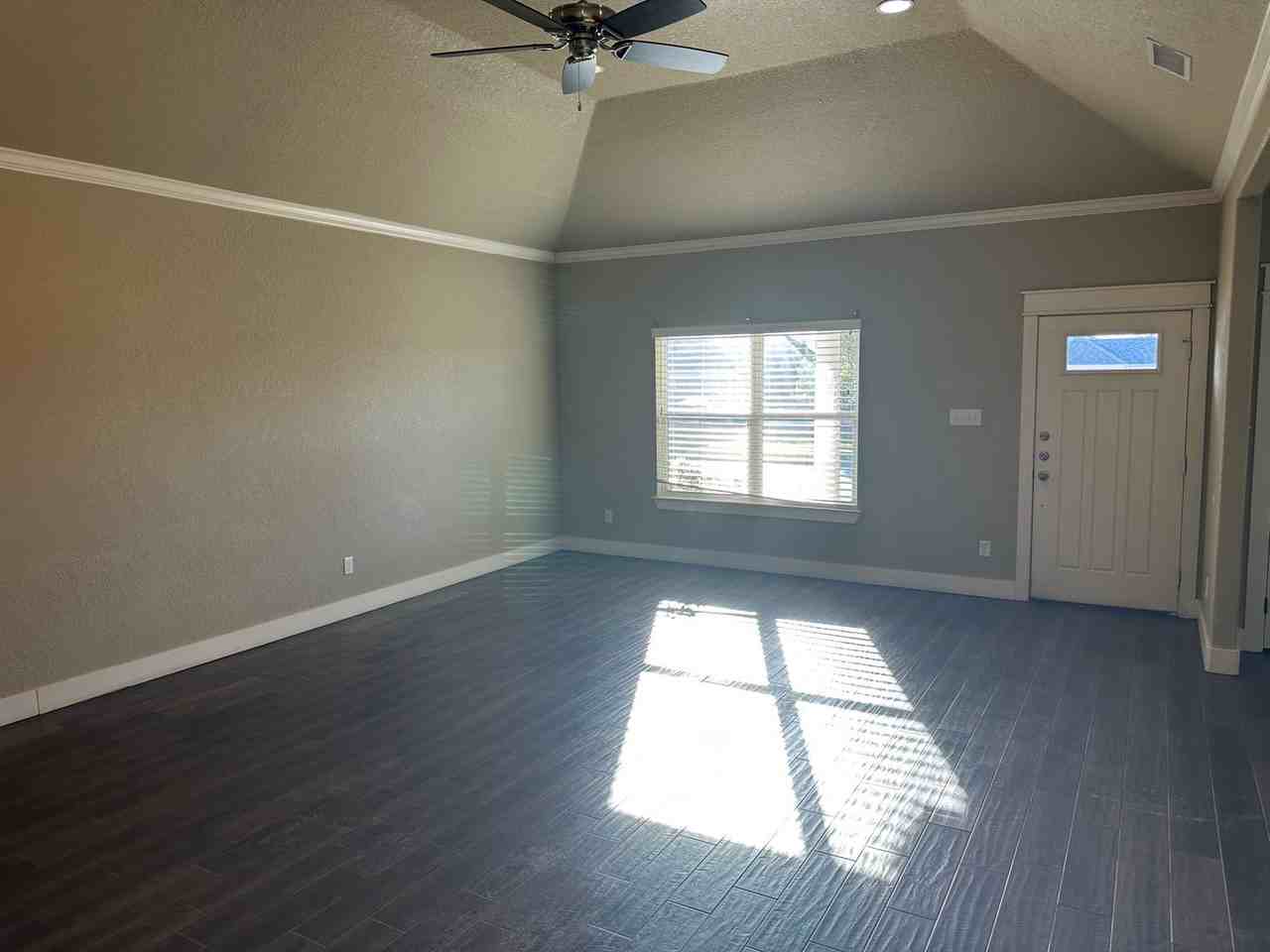 1225 Cabernet Dr - Photo 2 of 5