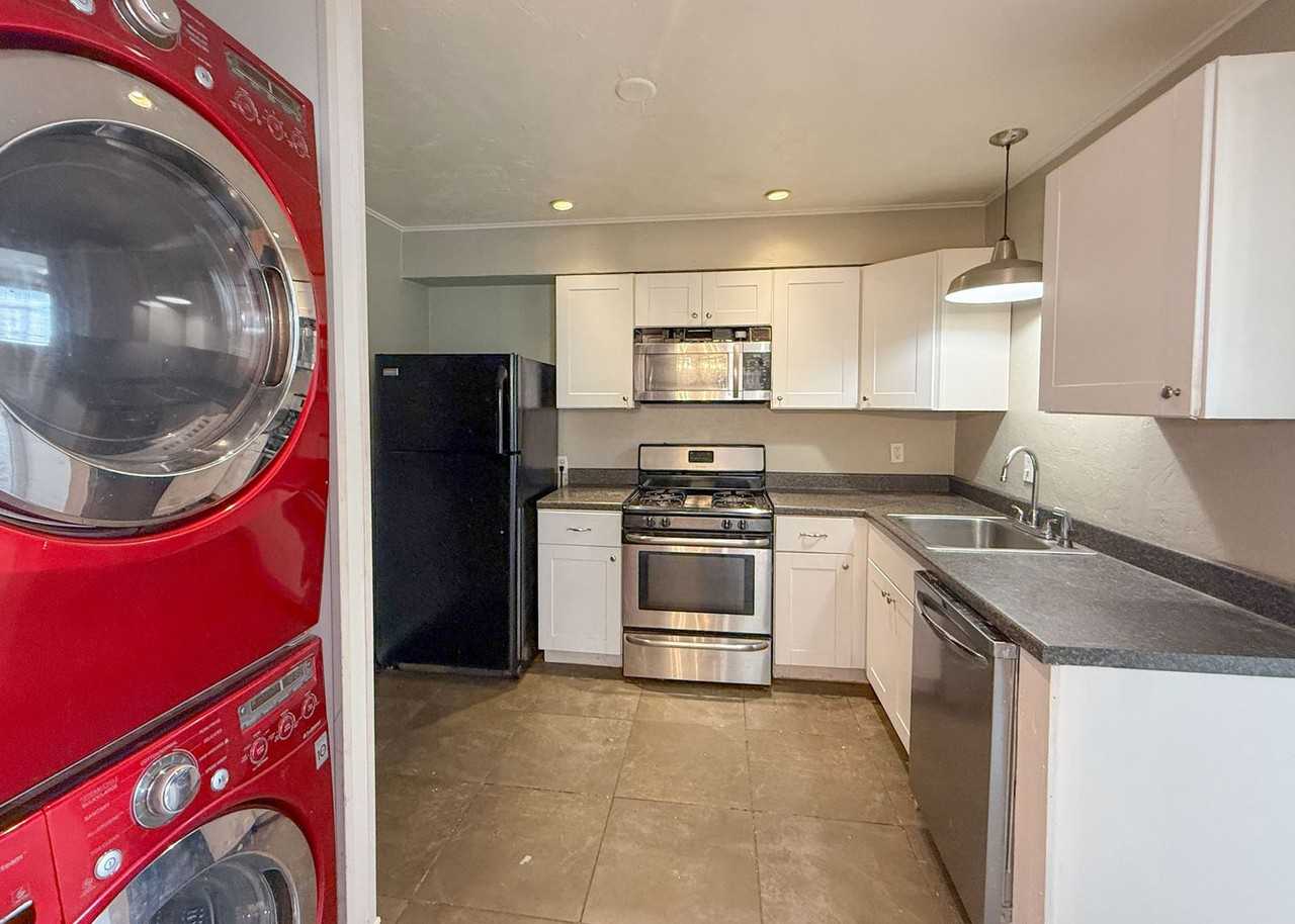 1228 Nw 49th St - Photo 4 of 14