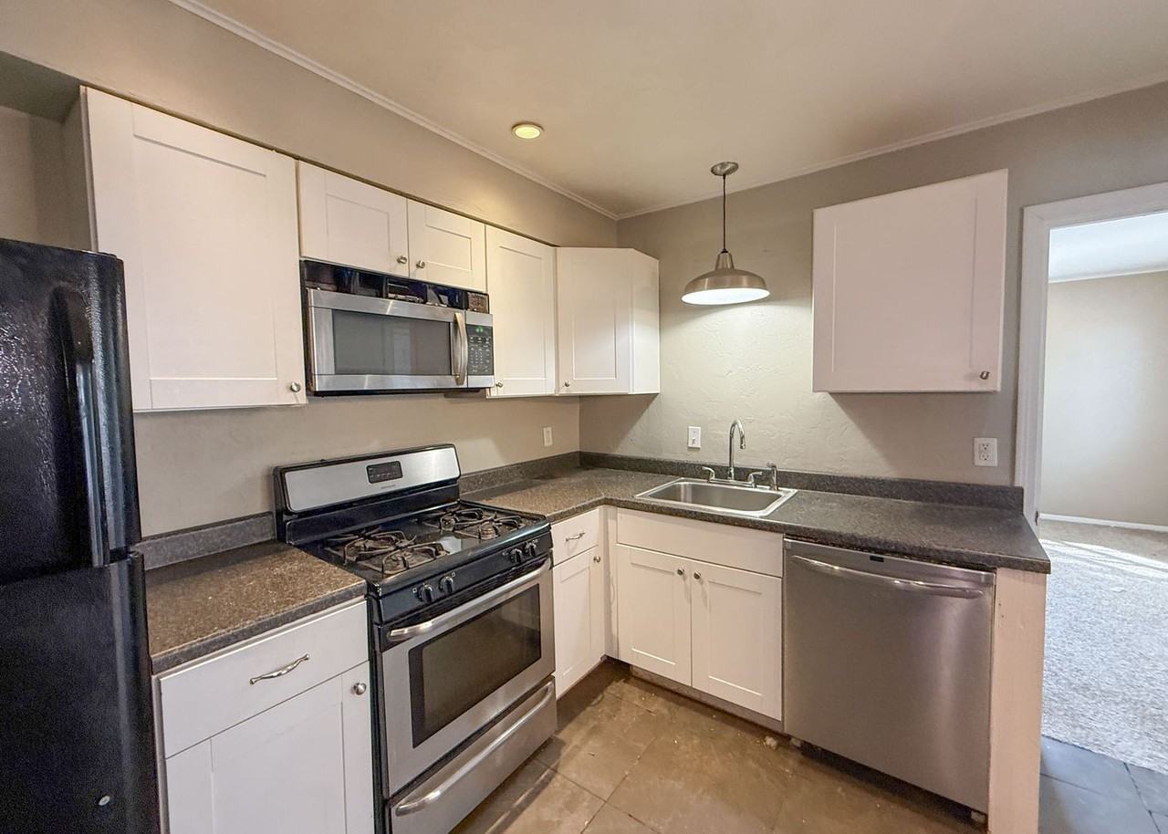 1228 Nw 49th St - Photo 5 of 14
