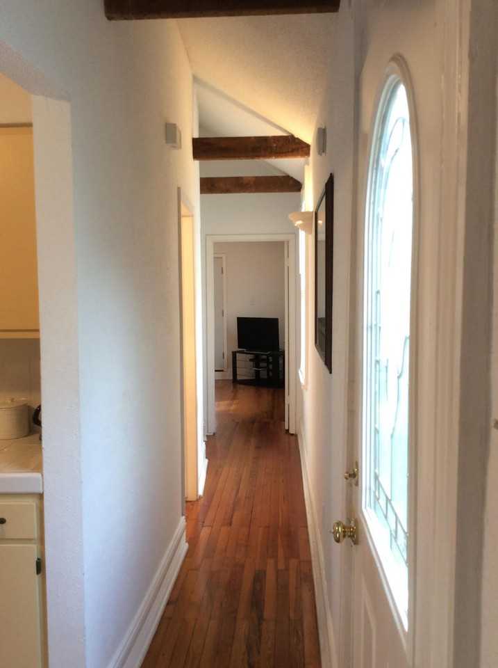6305 Laurel St - Photo 4 of 12