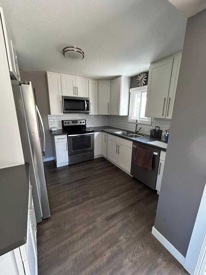 11045 Roseberg Ave S - Photo 2 of 11