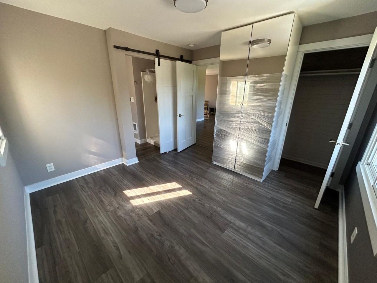 11045 Roseberg Ave S - Photo 3 of 11
