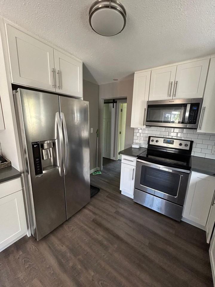 11045 Roseberg Ave S - Photo 5 of 11