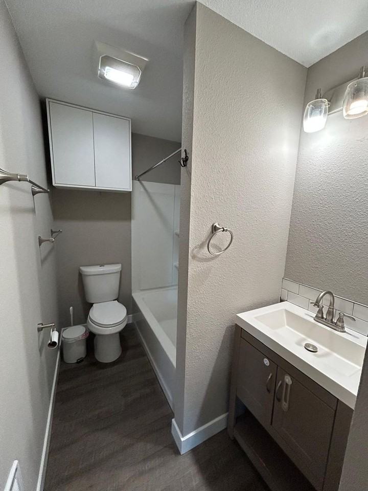 11045 Roseberg Ave S - Photo 7 of 11