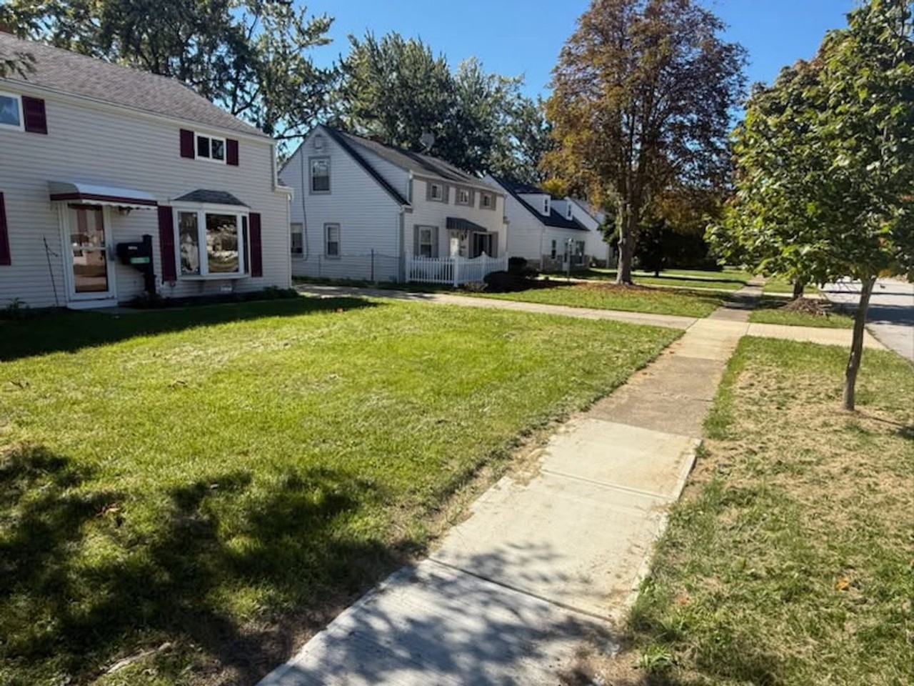 26490 Drakefield Ave - Photo 3 of 20