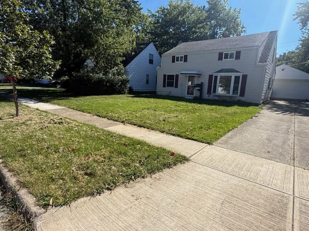 26490 Drakefield Ave - Photo 4 of 20