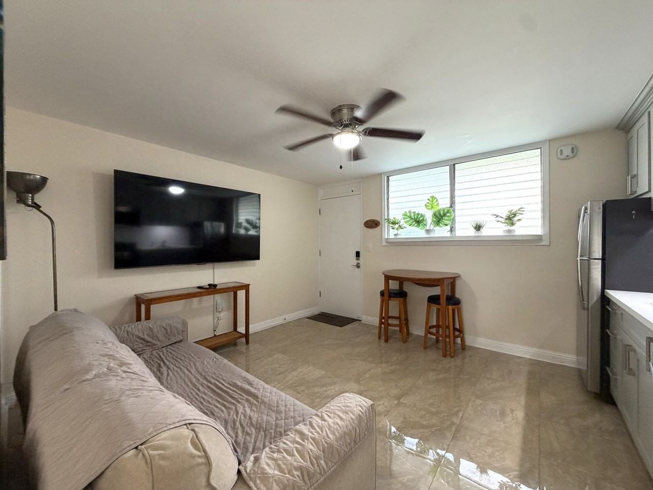 238 Liliuokalani Ave #201 - Photo 3 of 15