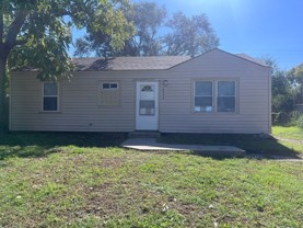 3013 E Locust St - Photo 1 of 1