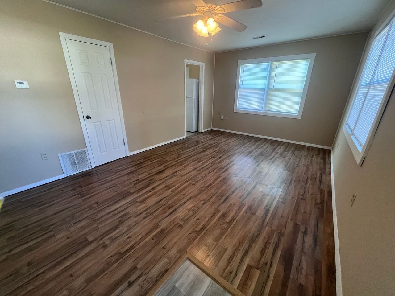 3013 E Locust St - Photo 2 of 12