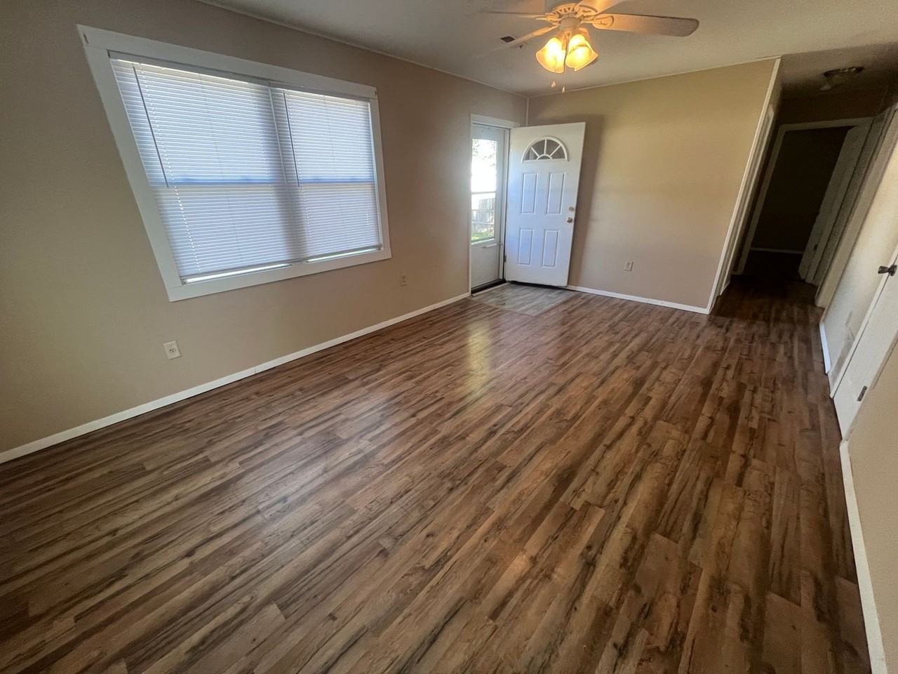 3013 E Locust St - Photo 3 of 12