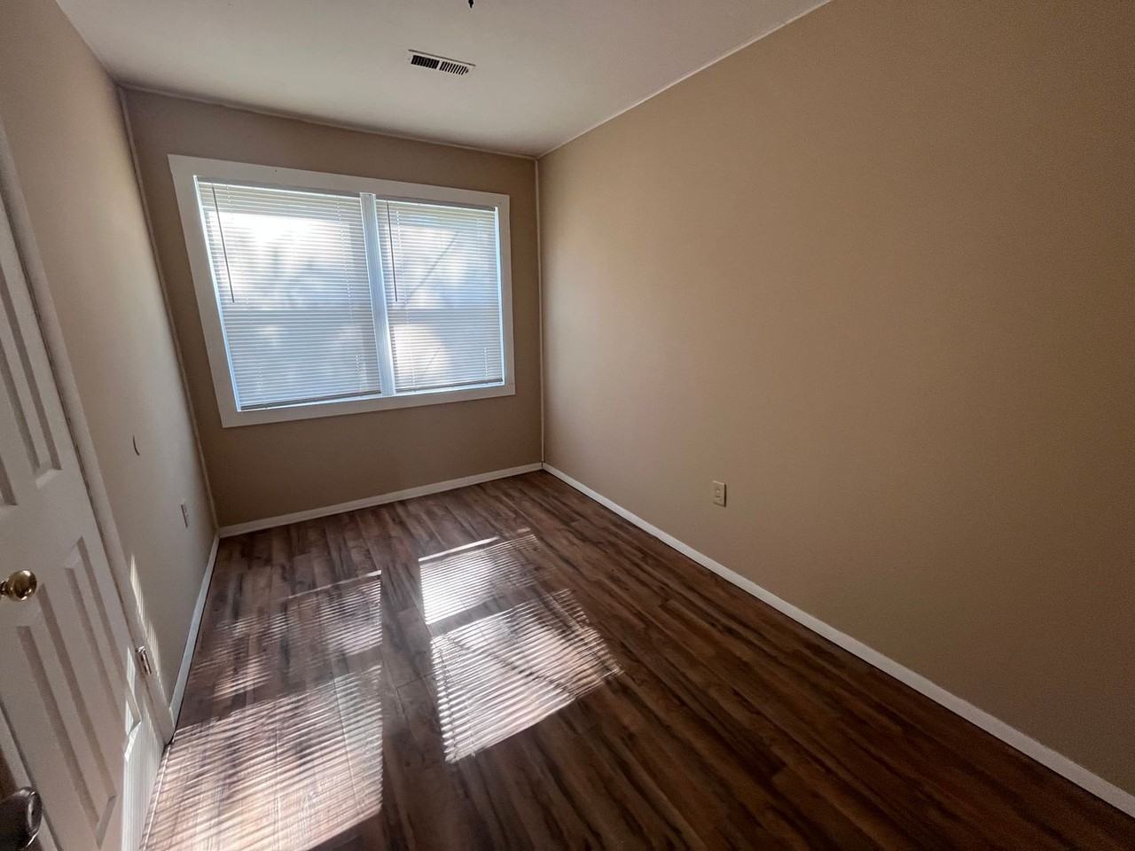 3013 E Locust St - Photo 6 of 12