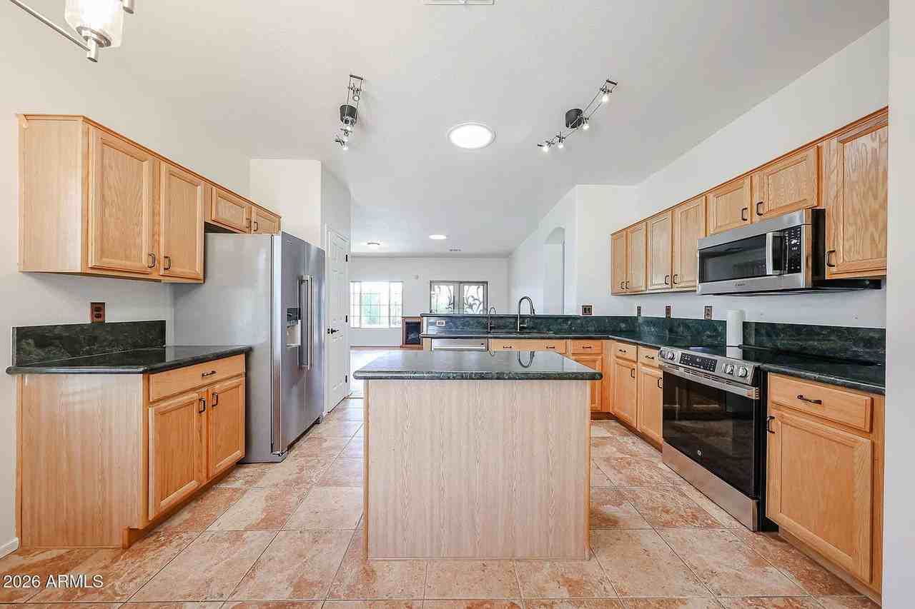 2778 N 133rd Dr - Photo 7 of 39