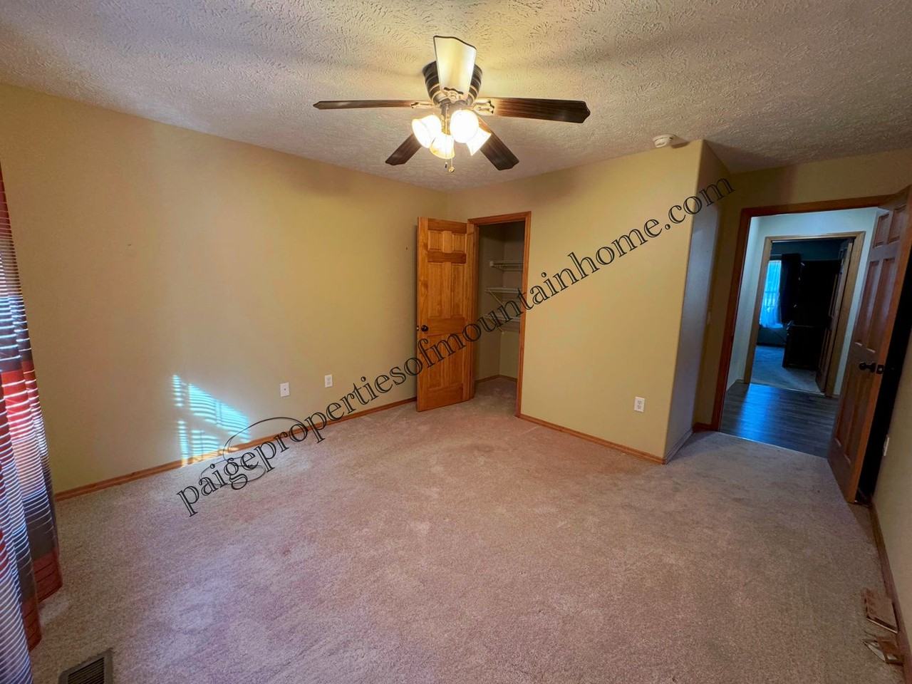 109 Ferncliff Pt - Photo 2 of 43