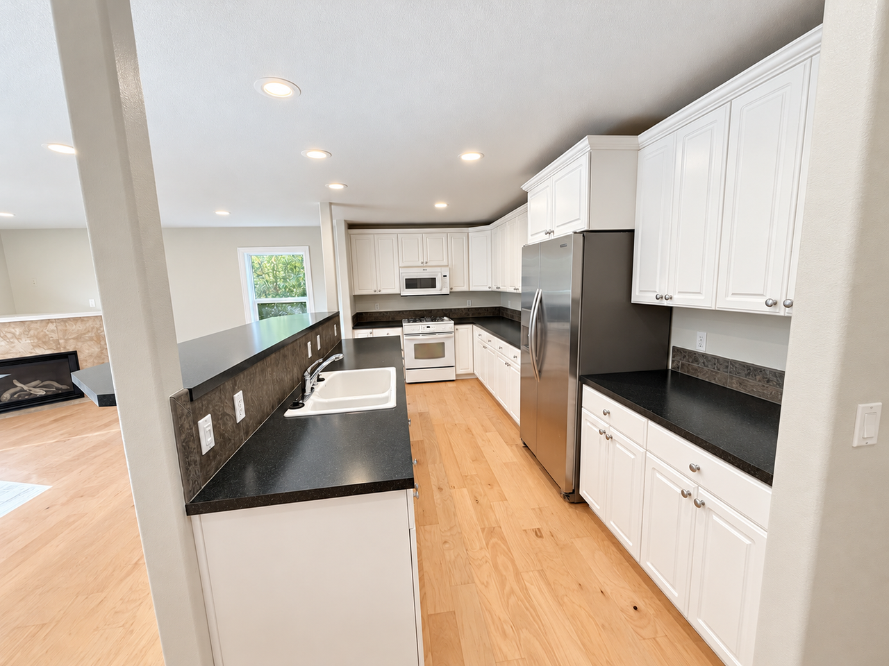 9338 Sw Taylor St - Photo 3 of 29