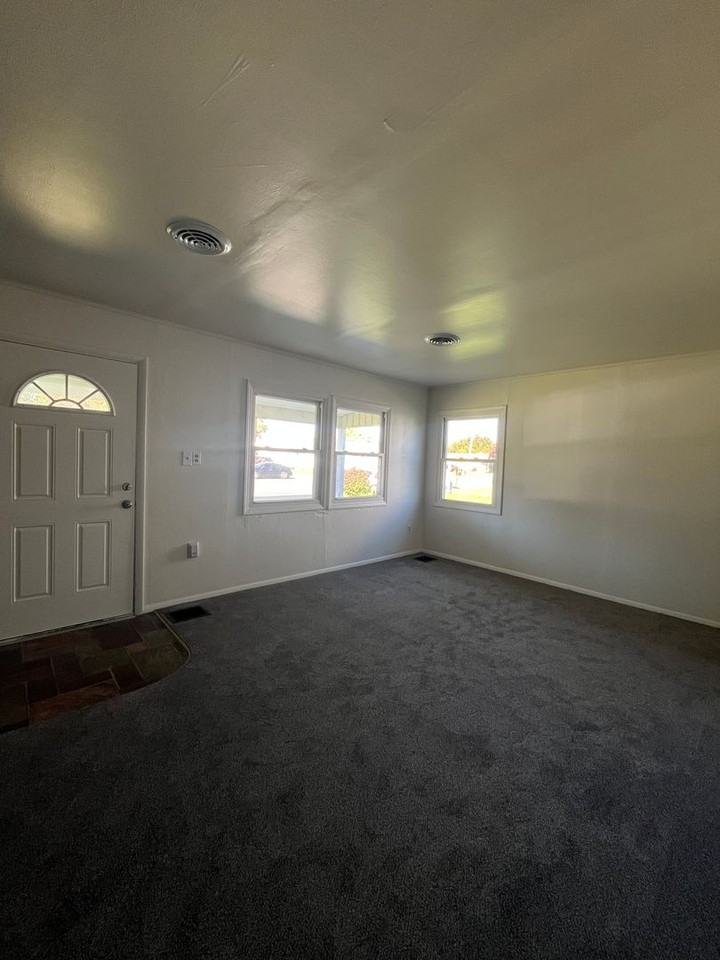 2524 West Blvd - Photo 3 of 15