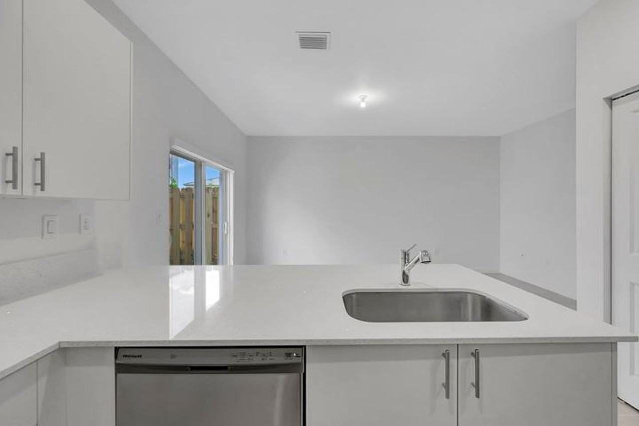 2587 Se 26th Ct - Photo 3 of 19