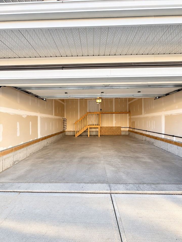 1623 168 St Sw - Photo 2 of 15