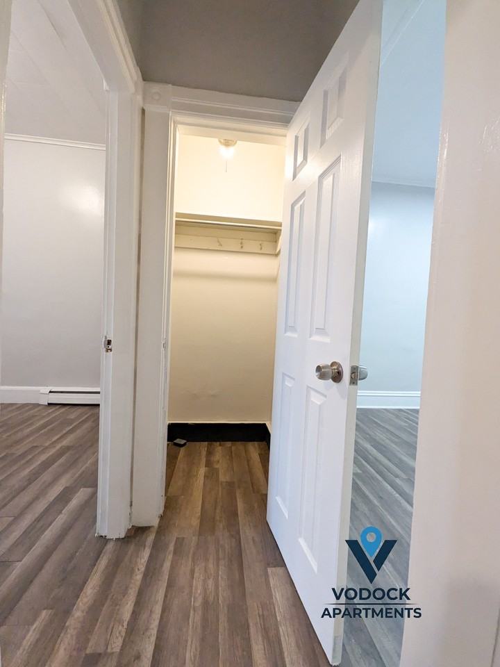 688 High St #1R - Photo 3 of 15