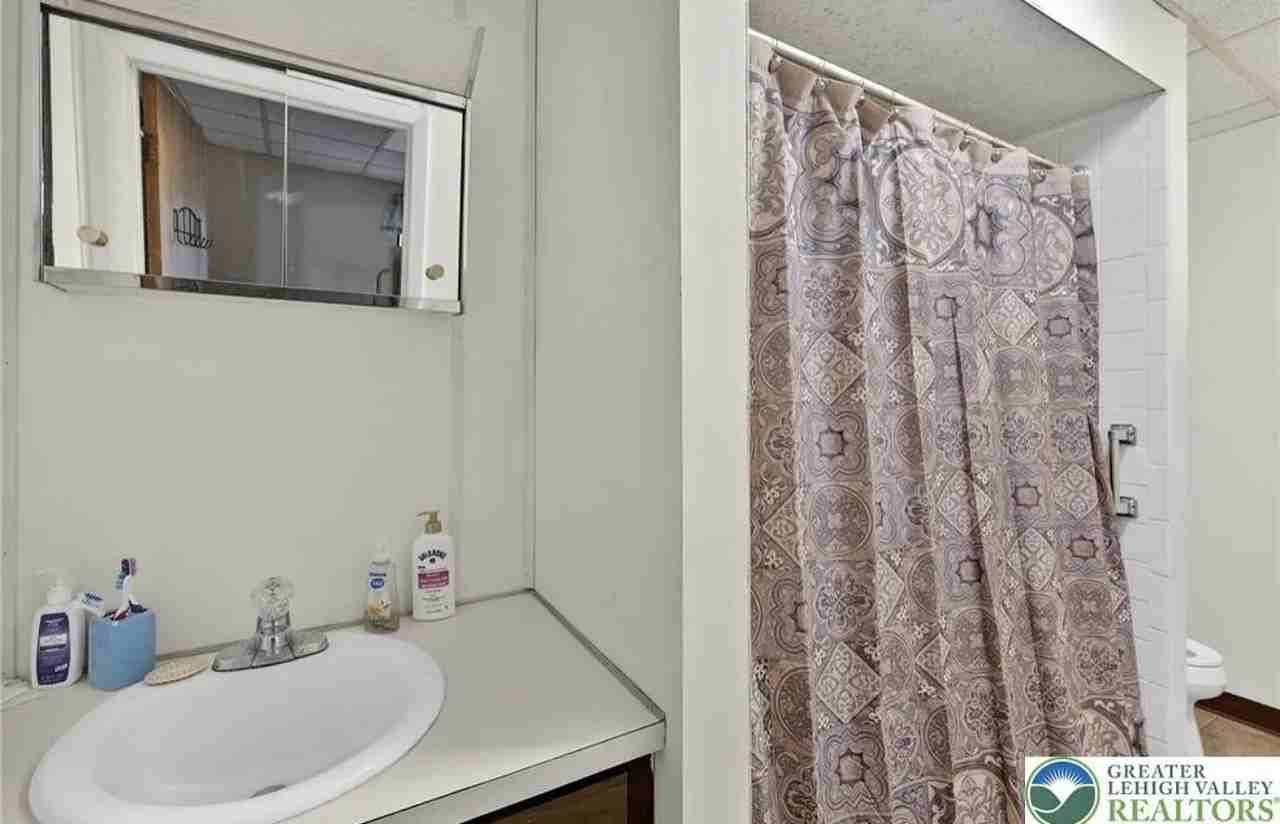 1939 Whitehall Ave #2 - Photo 6 of 7