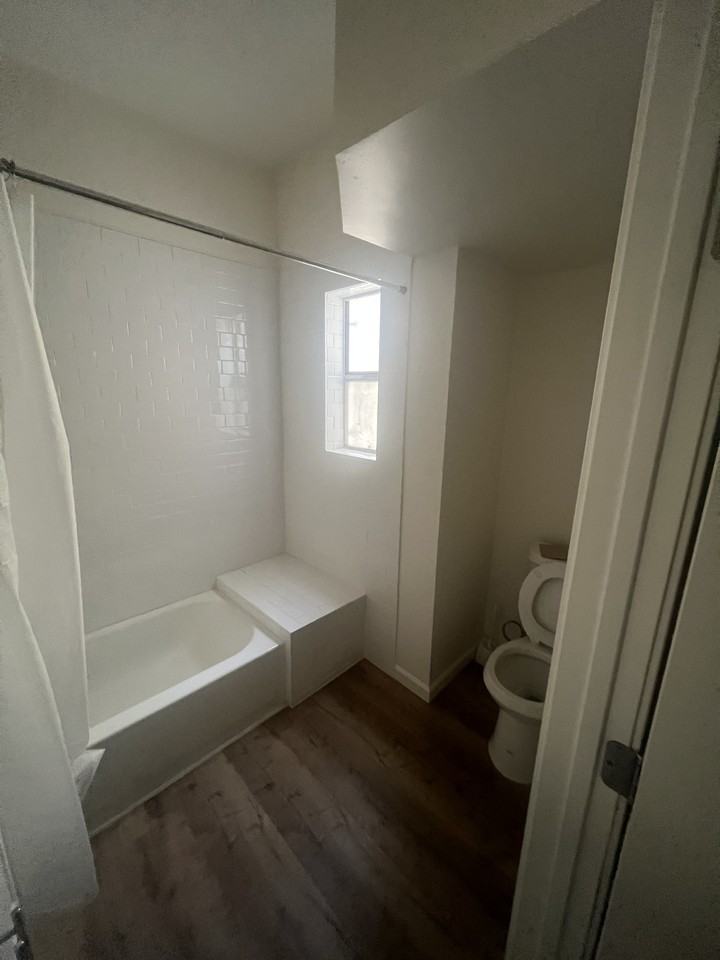 1927 Bonsallo Ave #3 - Photo 3 of 18