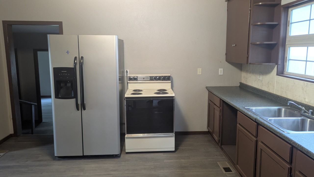 418 W 4th St #NA - Photo 2 of 6