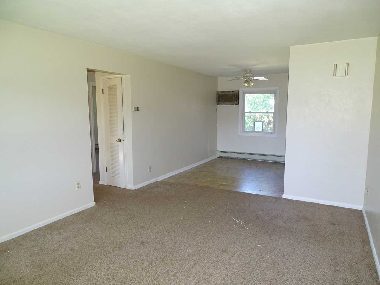 303 E Coomer St #4 - Photo 3 of 14