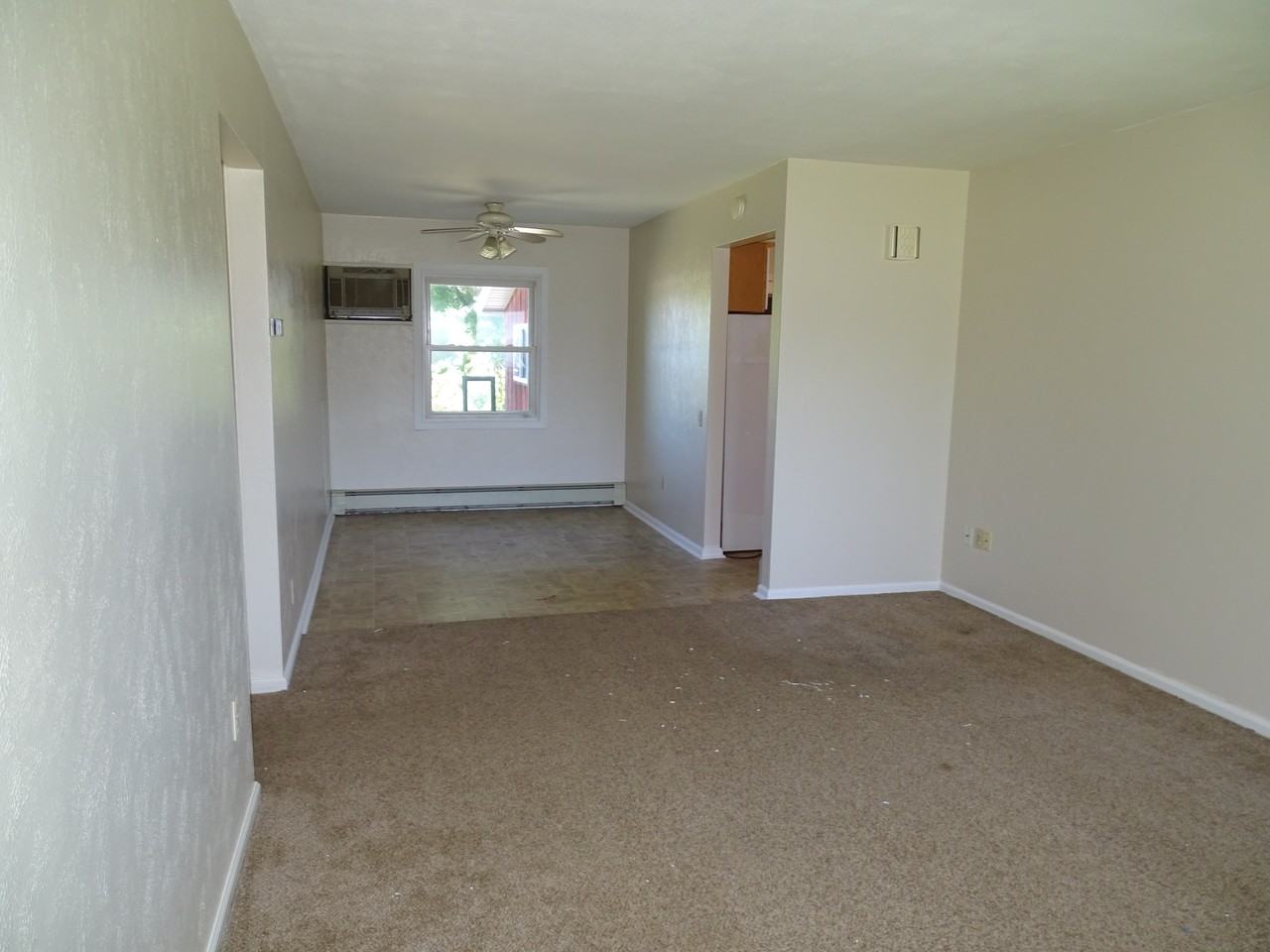 303 E Coomer St #4 - Photo 4 of 14
