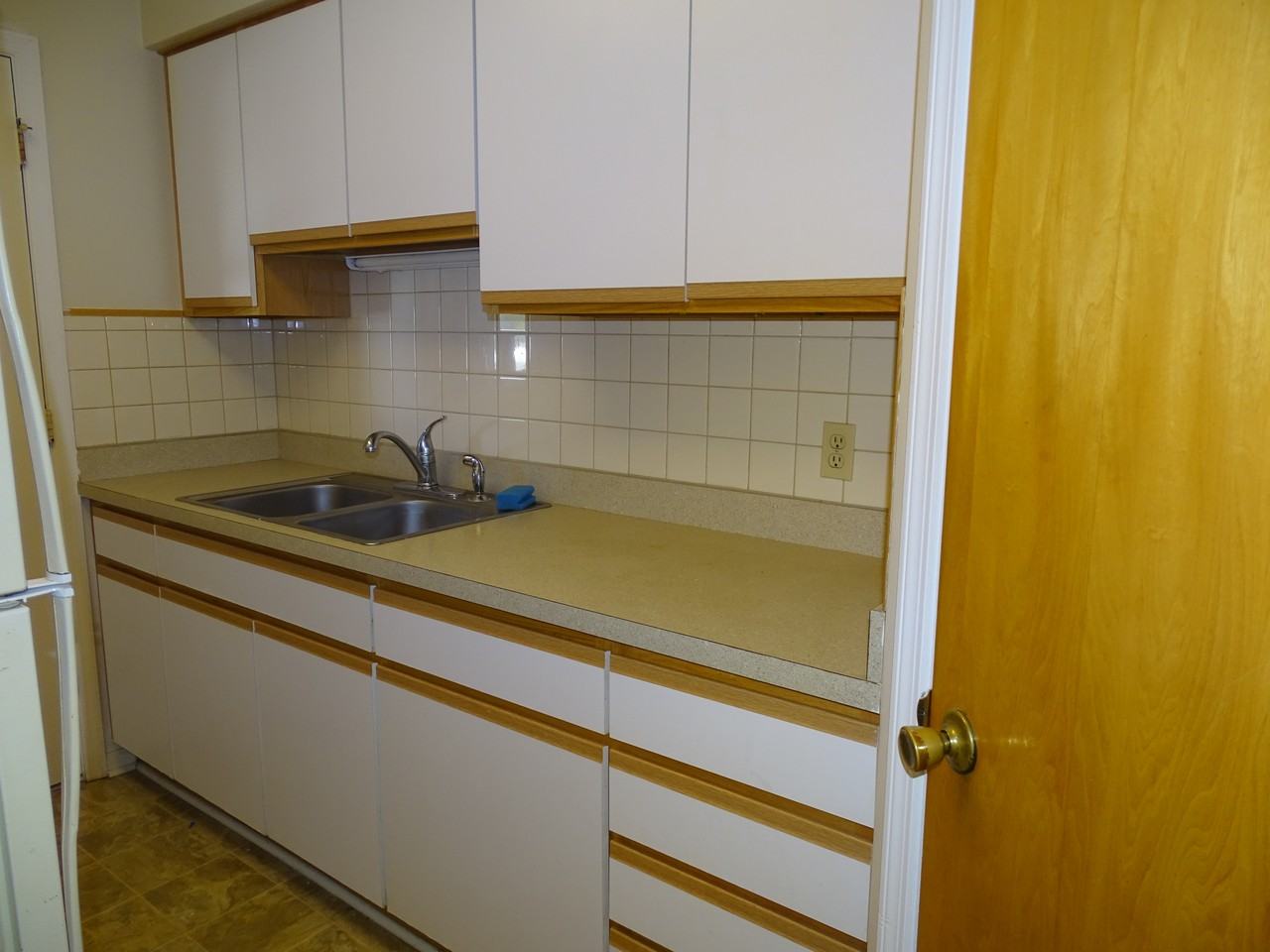 303 E Coomer St #4 - Photo 5 of 14