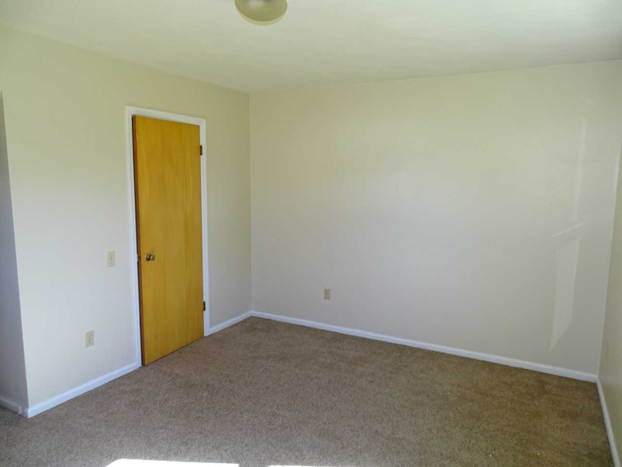 303 E Coomer St #4 - Photo 6 of 14