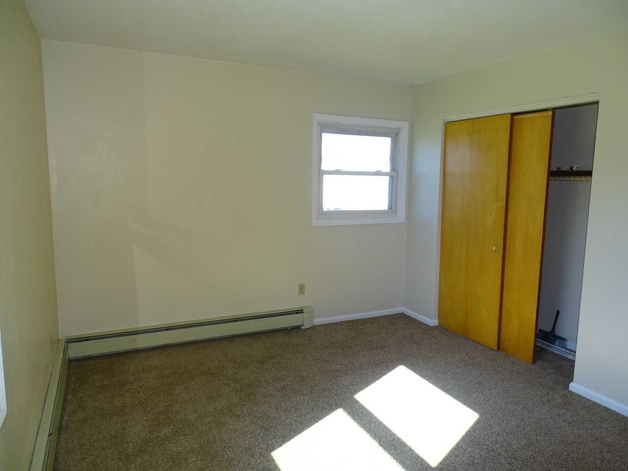 303 E Coomer St #4 - Photo 7 of 14