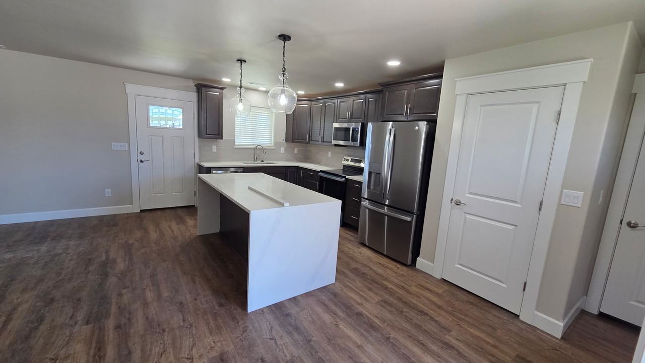 2405 S 47th Ave #NA - Photo 2 of 9