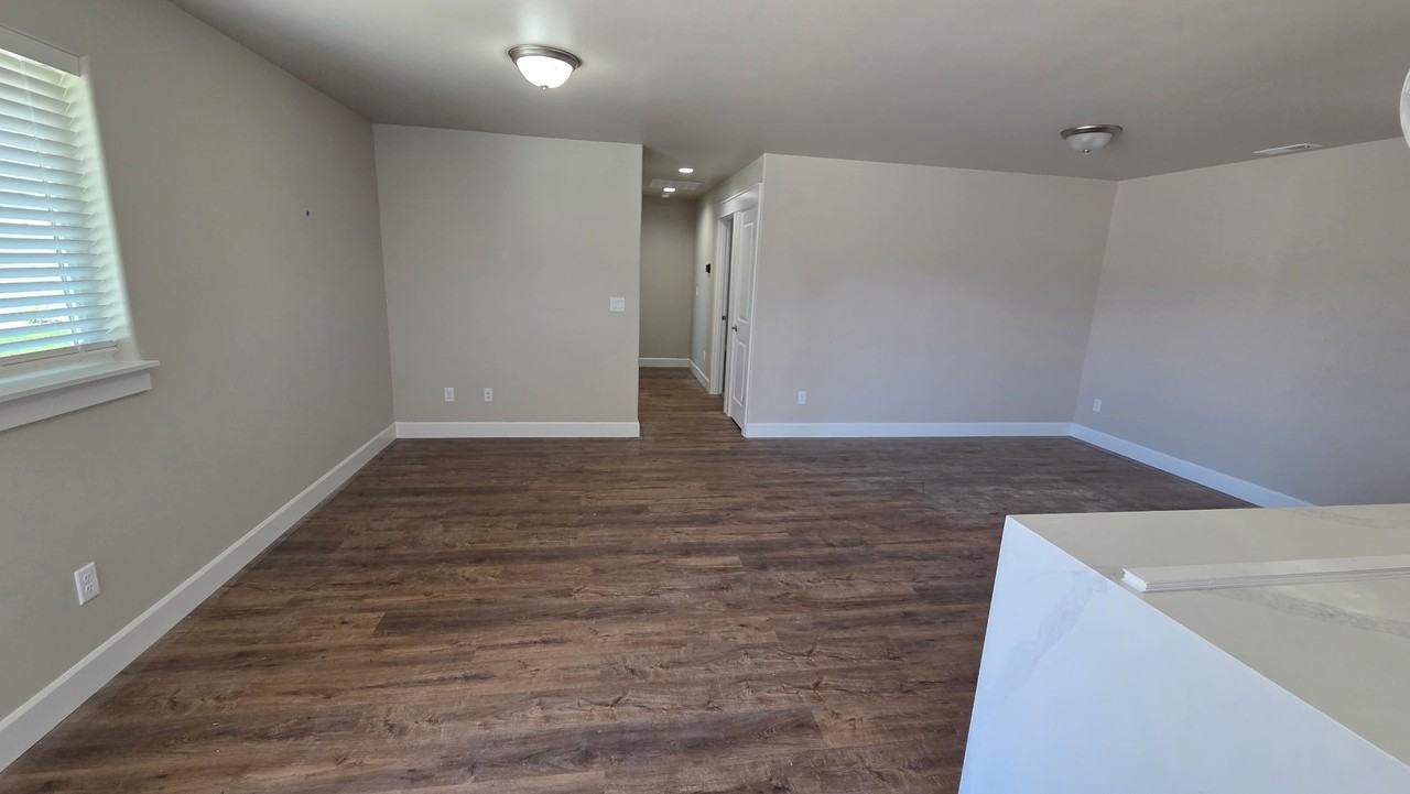 2405 S 47th Ave #NA - Photo 3 of 9