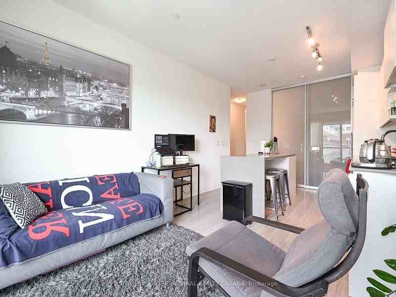 1830 Bloor Street West #813 - Photo 5 of 31