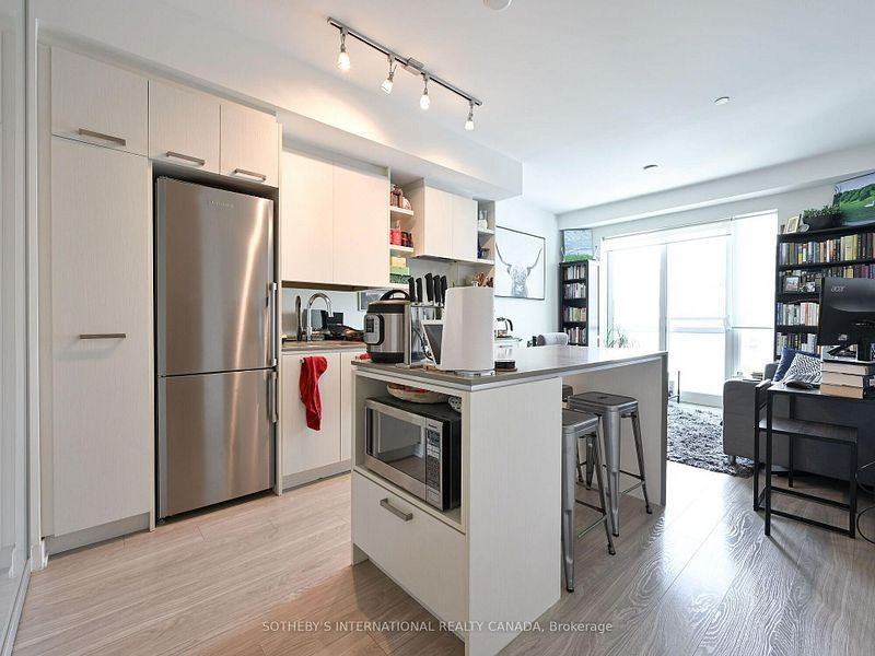 1830 Bloor Street West #813 - Photo 6 of 31