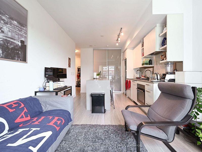 1830 Bloor Street West #813 - Photo 4 of 31