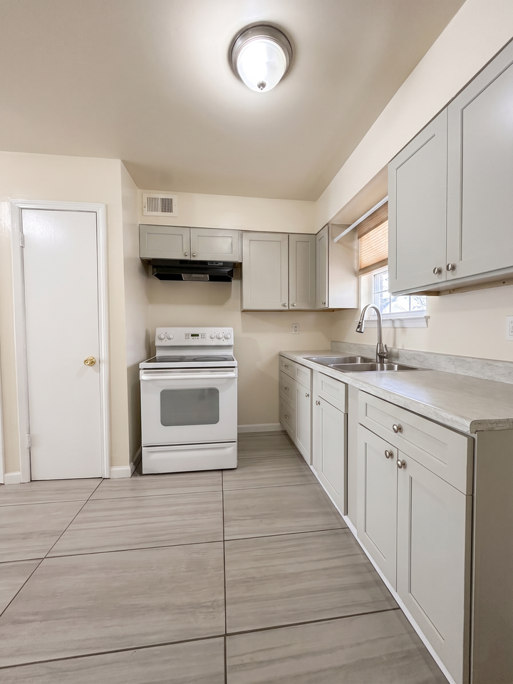 1700 Morlye Pl #1700MP01 - Photo 2 of 13