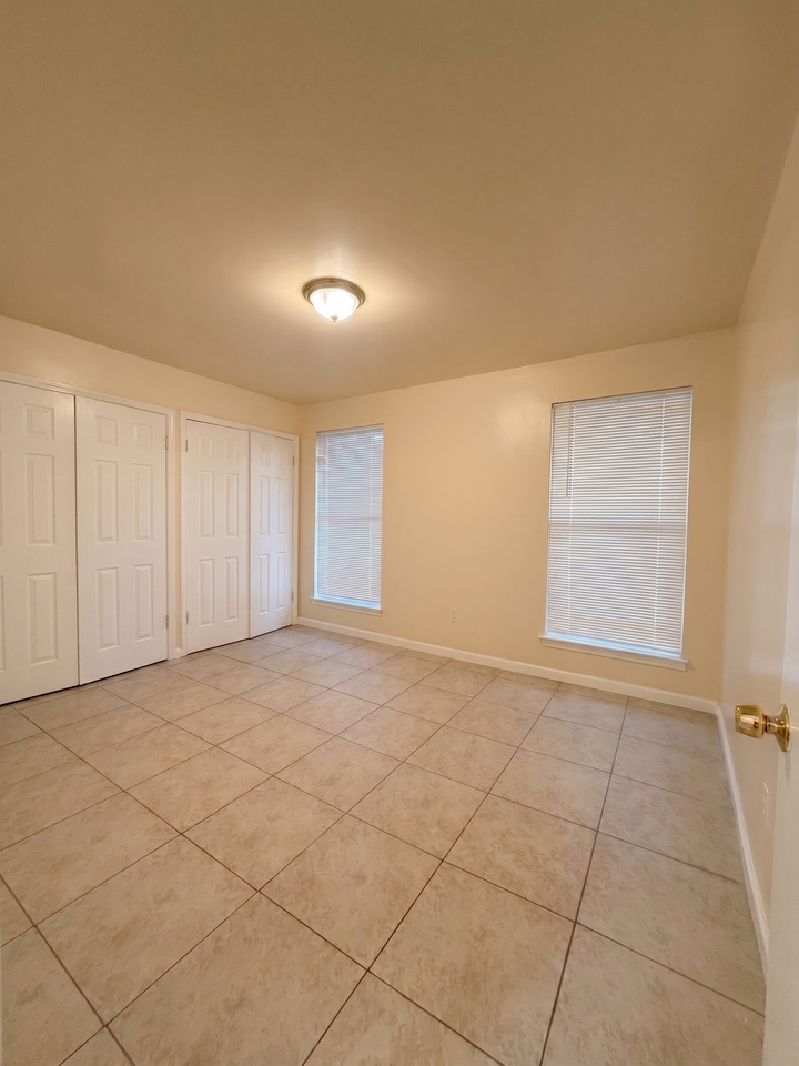 1695 Steve Way Dr #1695SW05 - Photo 3 of 12