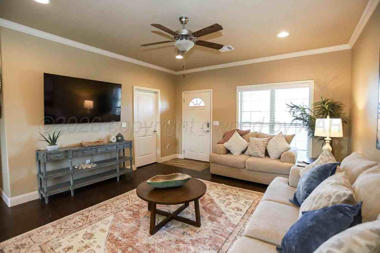 4913 Gloster St - Photo 2 of 8
