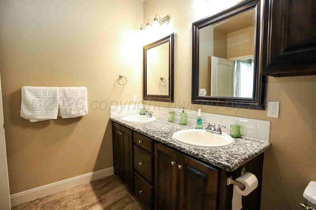 4913 Gloster St - Photo 4 of 8
